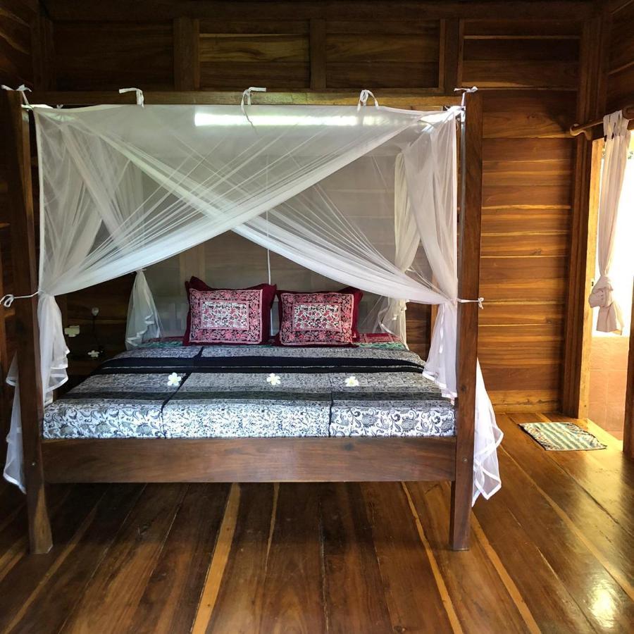 Harry'S Ocean House Pacitan Apartamento Exterior foto