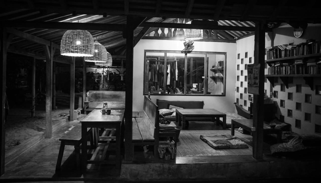 Harry'S Ocean House Pacitan Apartamento Exterior foto