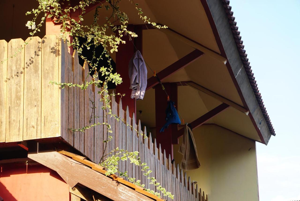 Harry'S Ocean House Pacitan Apartamento Exterior foto